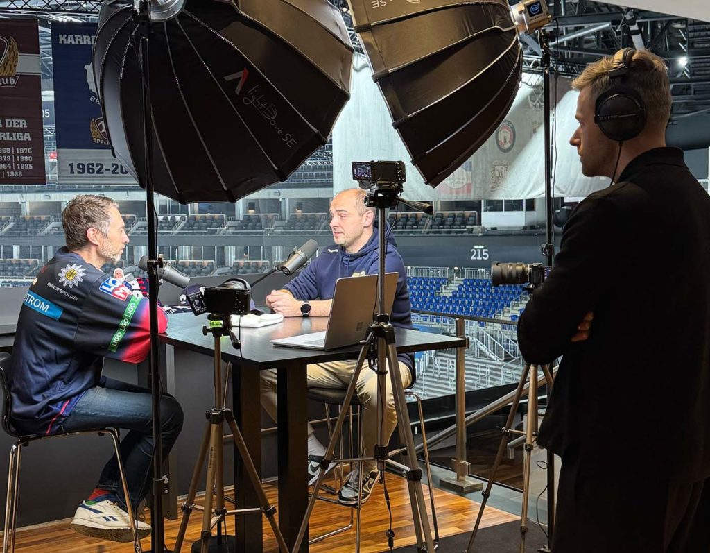 Übernahme der operativen und technischen Verantwortung für professionelle Podcast-Produktionen.